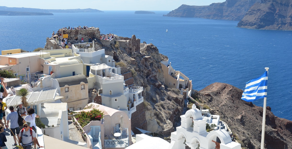 Greece proposes 3 measures to restart tourism