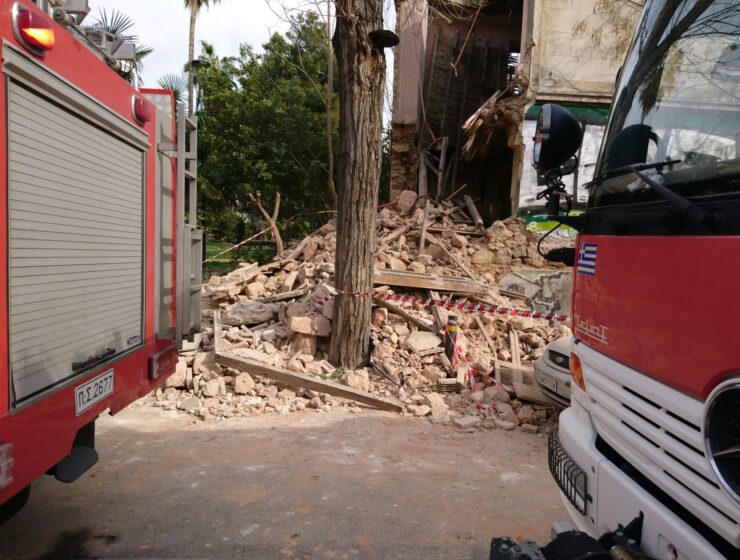 Abandoned historical building collapses in the centre of Athens 1