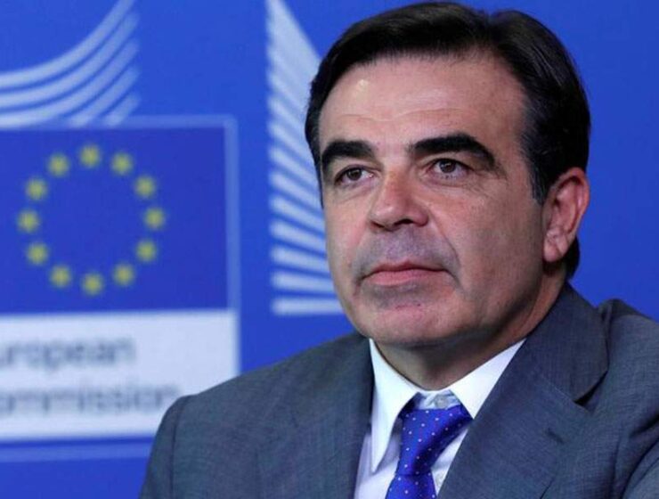 Greece’s handling of the coronavirus pandemic is exemplary, says EU VP Schinas