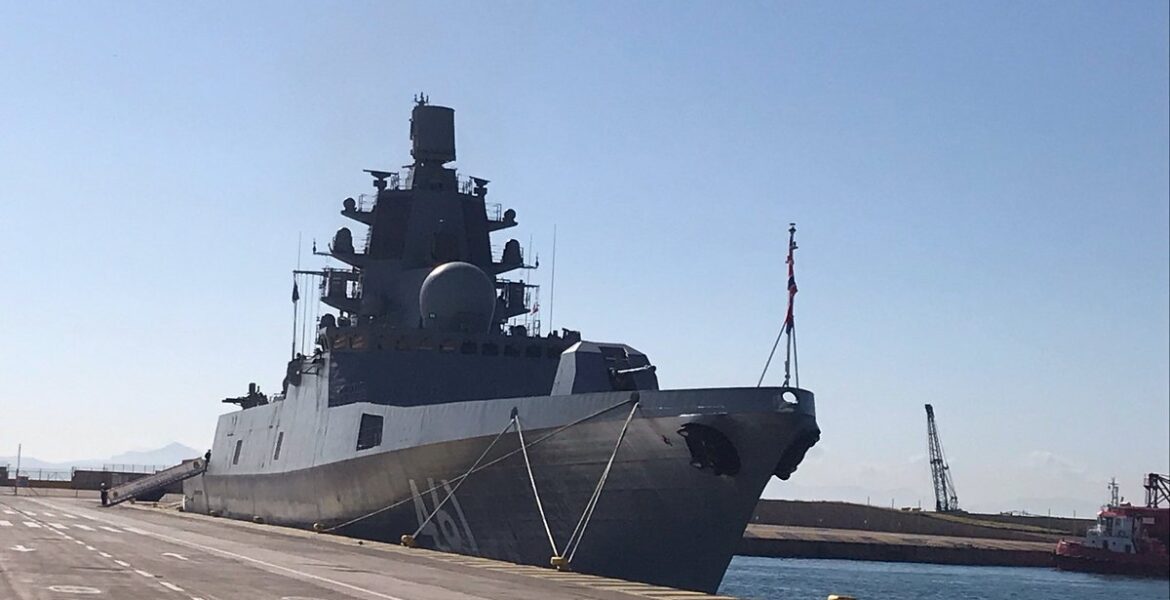 Russian frigate "Admiral Kasatonov" docks in Piraeus