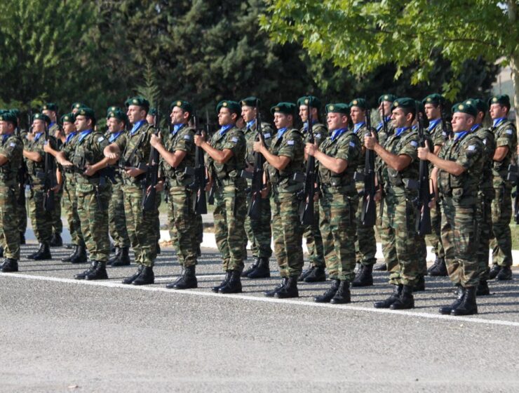 Greek army professional soldiers