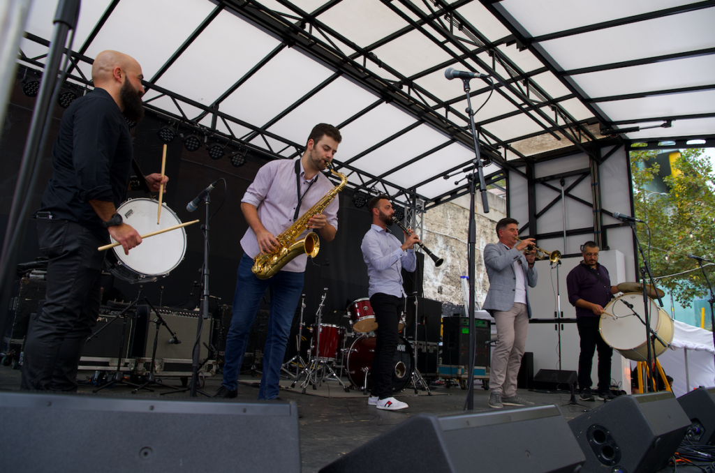 Greek Community of Melbourne brings Greek Music to Lonsdale St