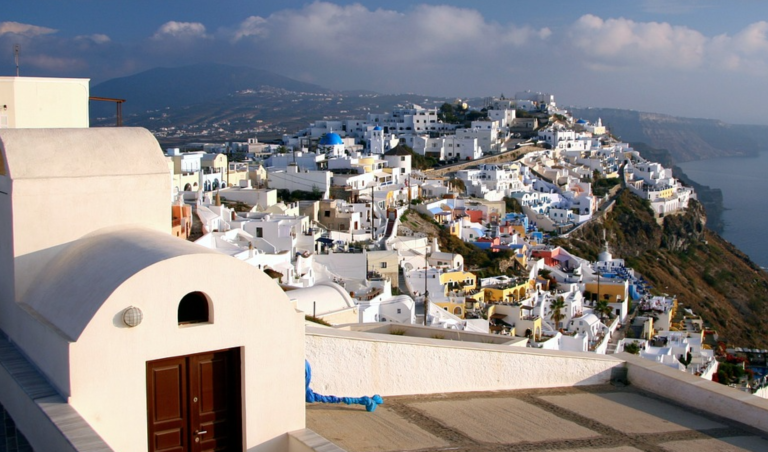 UK investors look to snap up real estate in Greece