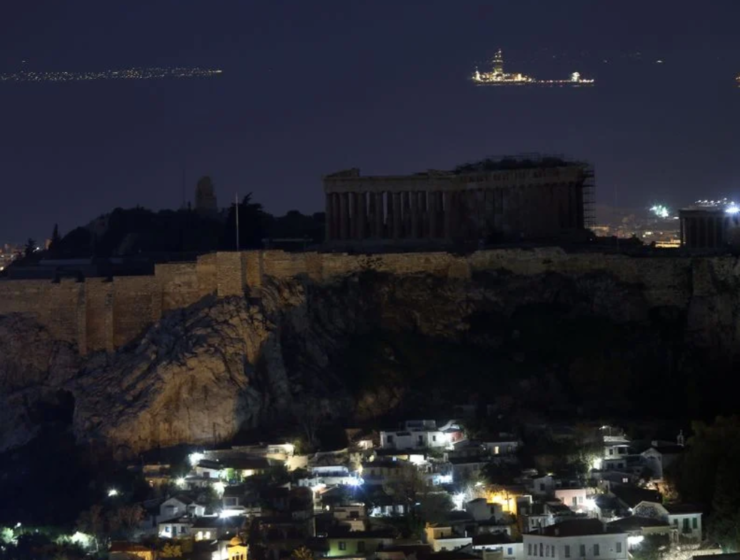 Greece participates in Earth Hour 2021