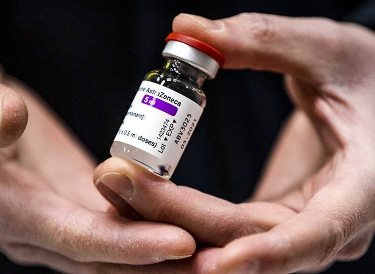 Greece gives green light for over 65s to receive AstraZeneca vaccine