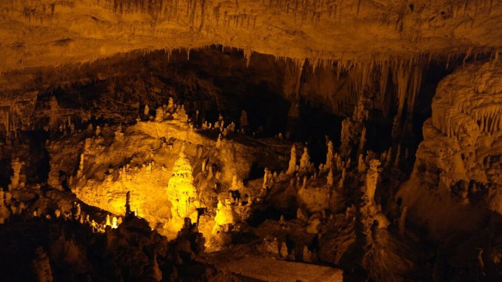 Σπήλαια στο σπήλαιο της Πάρμας, Ελλάδα