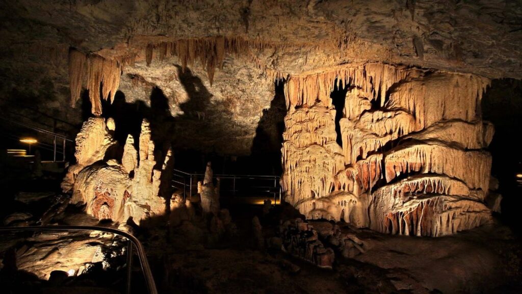 Σπήλαια Cupsia, Σπήλαια Ελλάδας