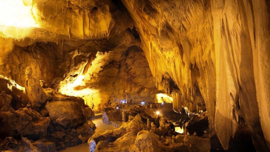 Dragon Caves, Ελλάδα Caves