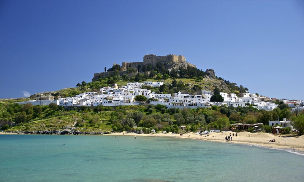 Forbes names 5 Greek destinations "ready for vaccinated travellers"