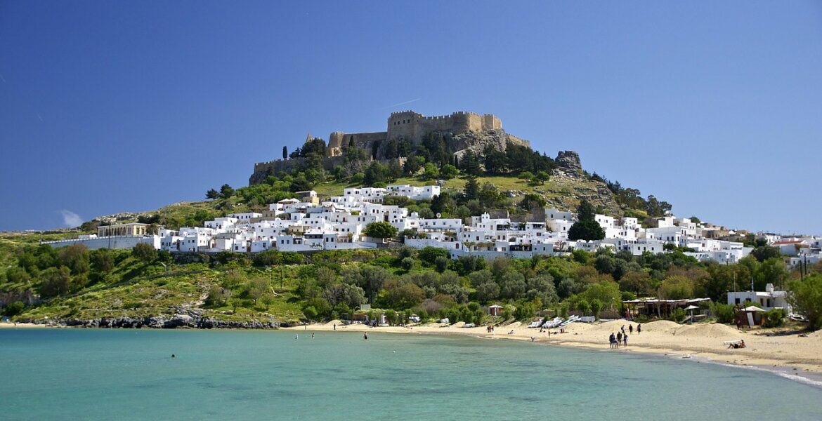 Forbes names 5 Greek destinations "ready for vaccinated travellers" greece rhodes