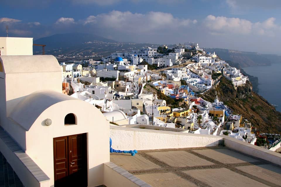 UK investors look to snap up real estate in Greece