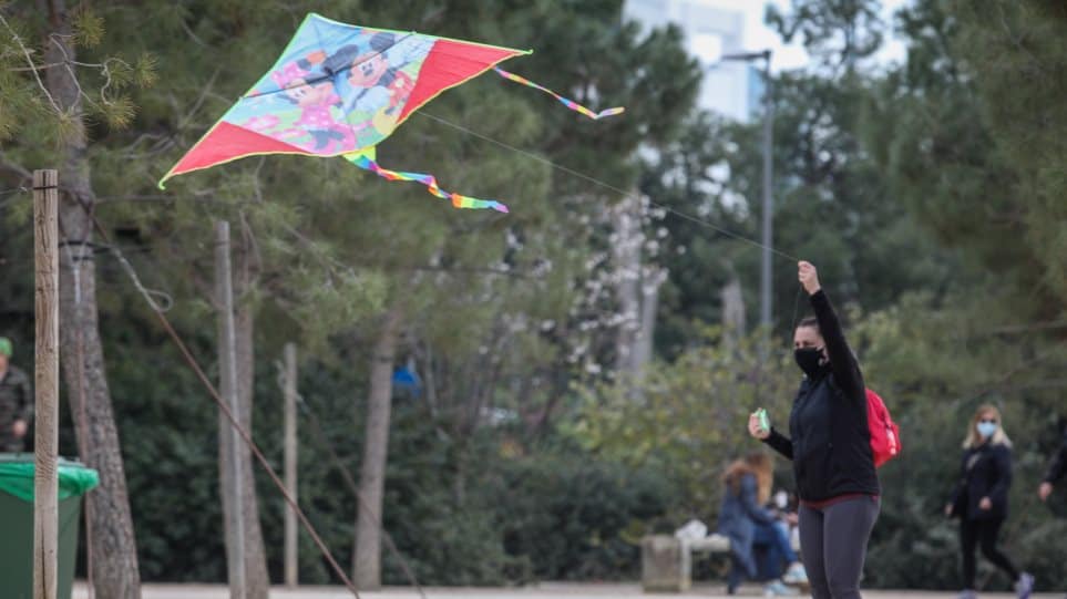 Kites fill the sky on Clean Monday despite covid-19 pandemic
