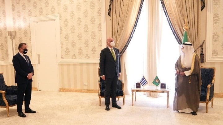 Dendias meets with GCC Secretary General and Saudi counterpart 1