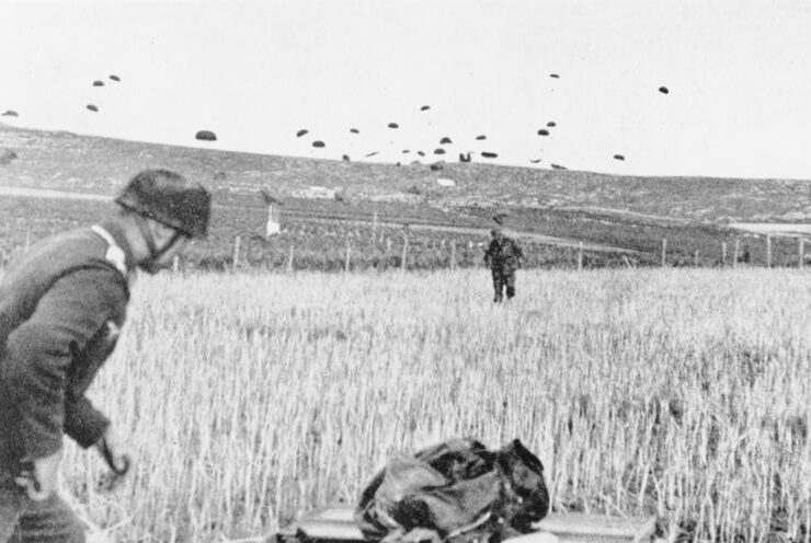 Bundesarchiv Bild 141 0864 Kreta Landung von Fallschirmjagern