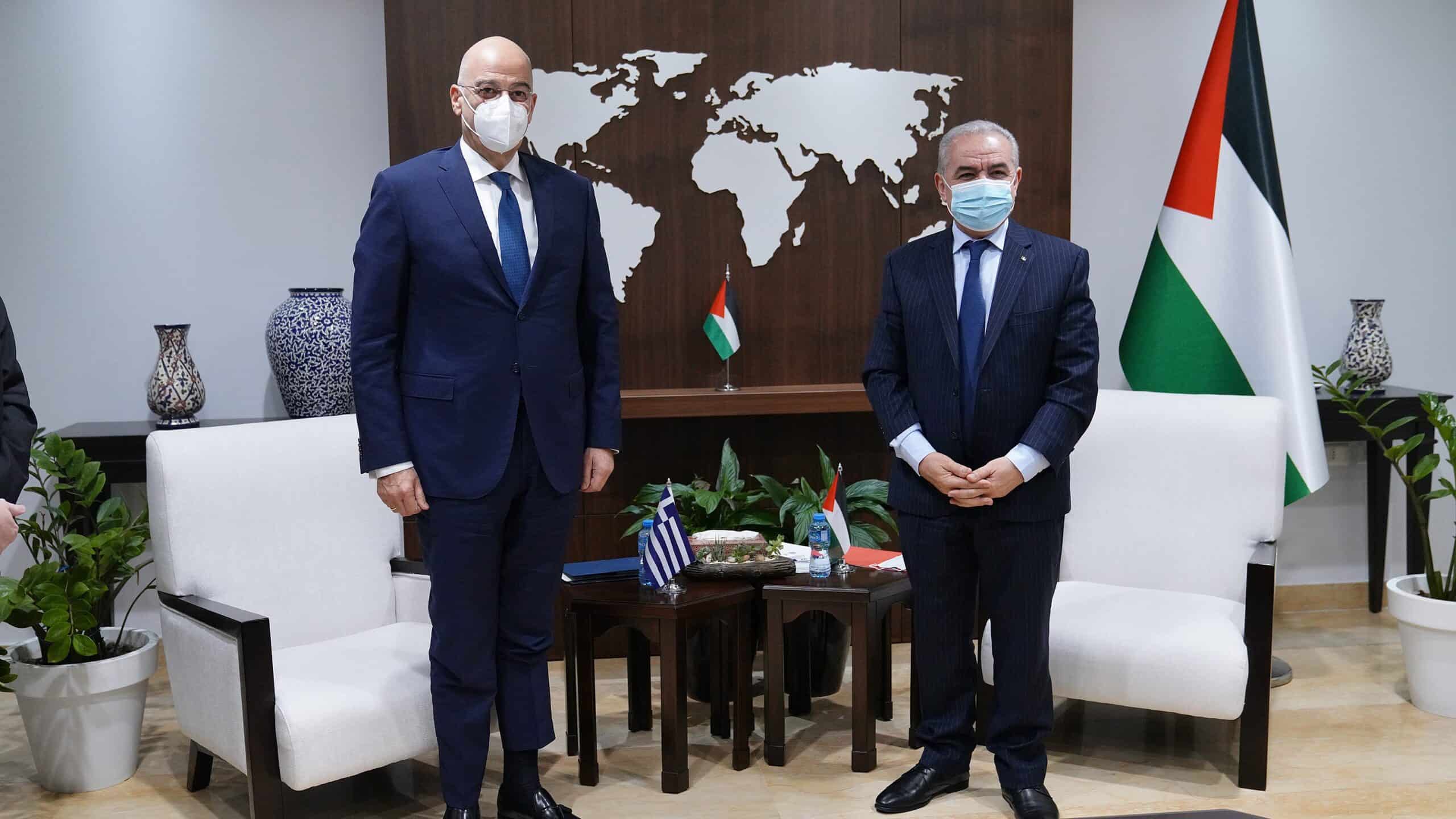 Nikos Dendias with Palestinian Prime Minister Mohammad Shtayyeh on May 18, 2021.