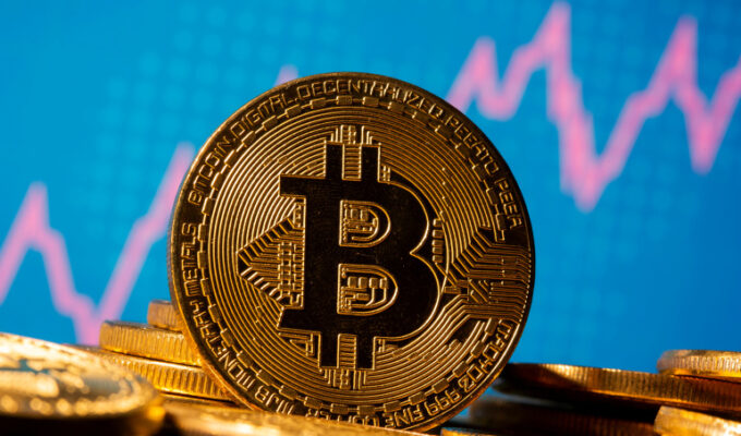 BREAKING: Bitcoin falls by over 11% to $30,000 8