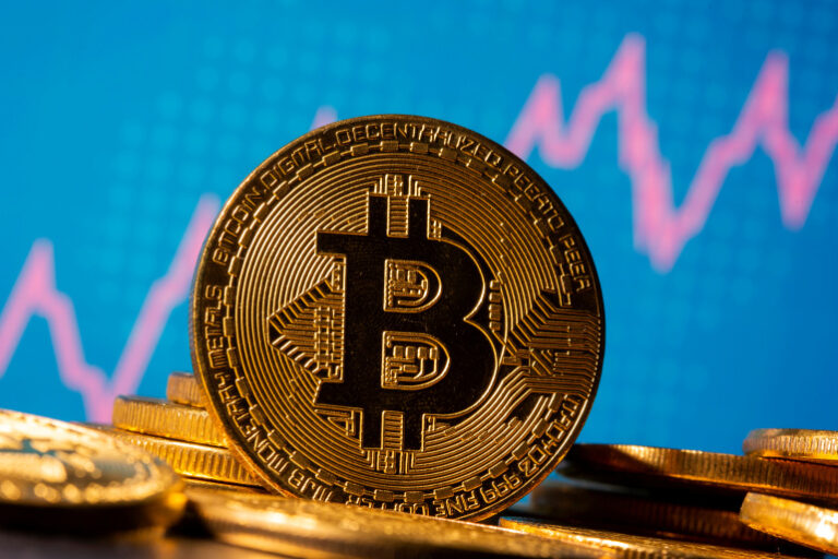 BREAKING: Bitcoin falls by over 11% to $30,000