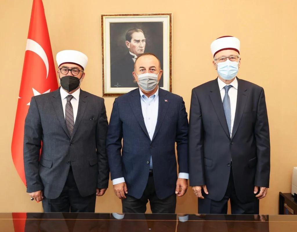 Turkish Foreign Minister Arrives in Greece, Calls Muslim Minority ”Turkish” 1