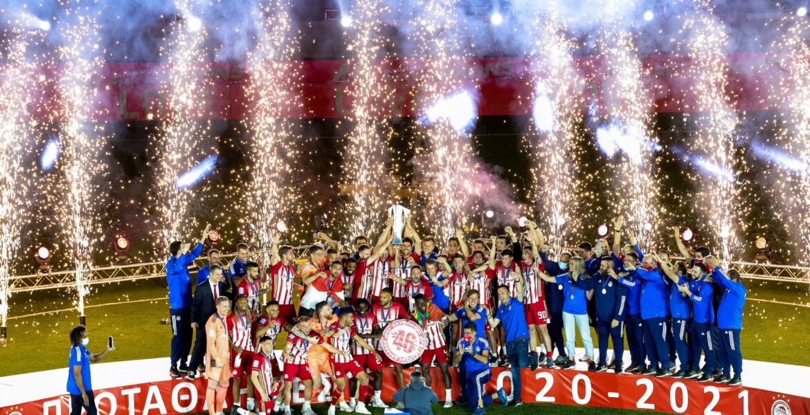 Olympiacos celebrate its 46th Greek title
