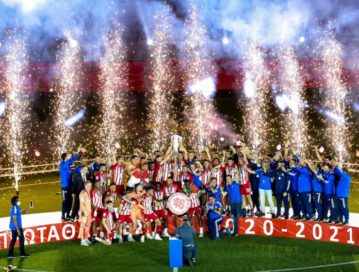 Olympiacos celebrate its 46th Greek title