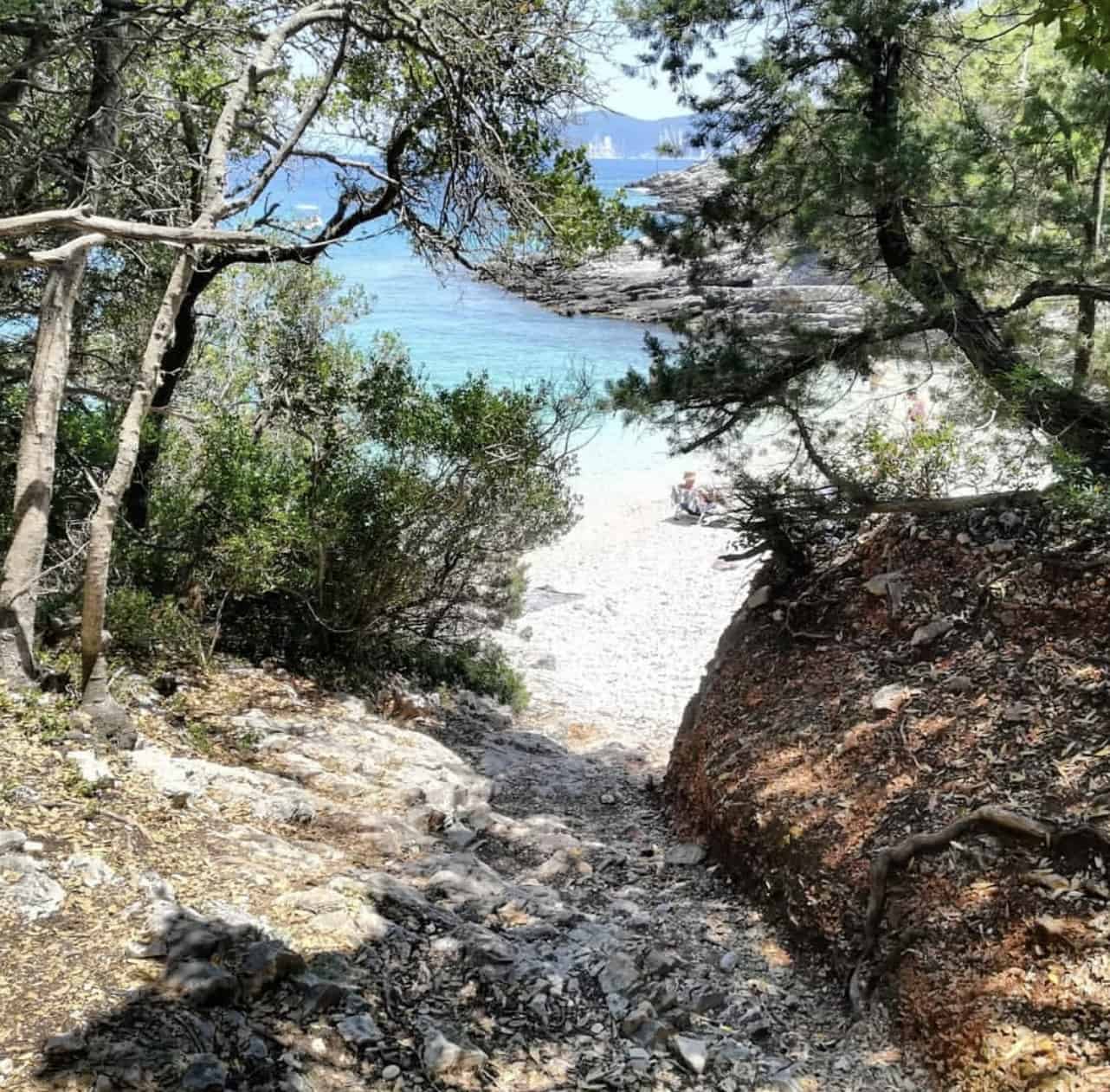 Η Κιμίλια και το Δαφνούδι στην Κεφαλονιά αποτελούν τη λίστα με τις δέκα καλύτερες απομονωμένες παραλίες στην Ευρώπη 6