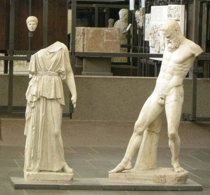 Kim Kardashian DENIES trying to import 'looted' ancient Roman statue (Greek Copy) 3
