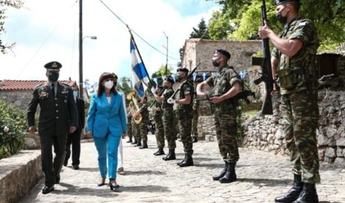 President of the Republic Katerina Sakellaropoulou visited on Sunday the historic village Anavato on the island of Chios 4