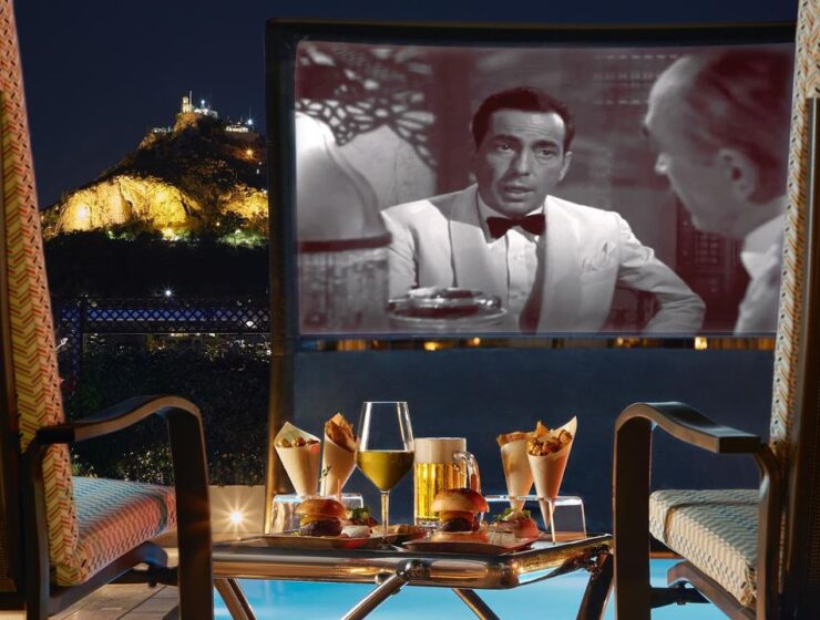 Hotel Grande Bretagne pool turns into a "summer cinema"