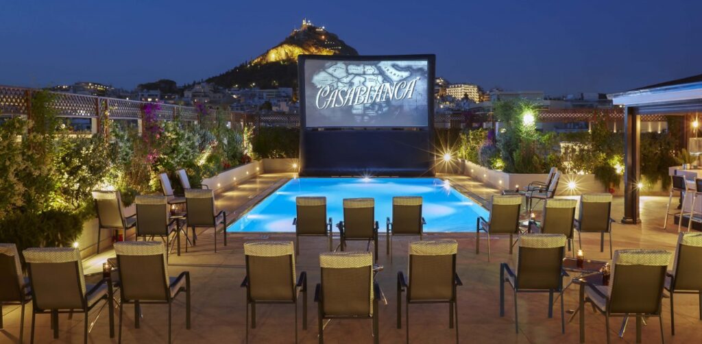 Lodge Grande Bretagne pool turns into a “summertime cinema”
