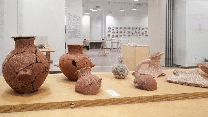 'Look across' to Keros, a settlement that began 4500 years ago, at the Athens Municipal Gallery
