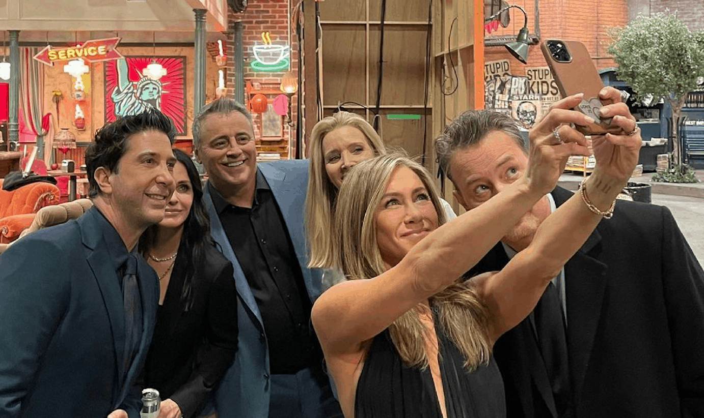 'Friends' wedding episode pays tribute to Jennifer Aniston's Greek heritage