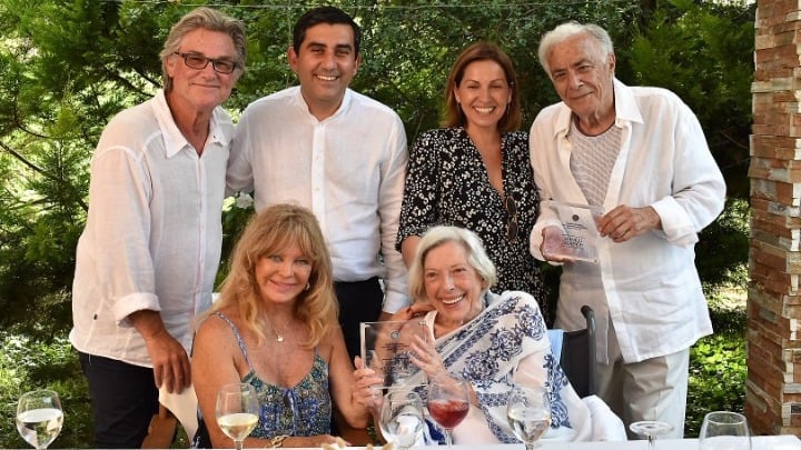 Skiathos offers honorary citizenship to Hollywood's Richard Romanus and Anthea Sylbert, in ceremony that also brings Goldie Hawn and Kurt Russell 1