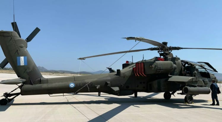 AH-64DHA Longbow Apachea helicopter