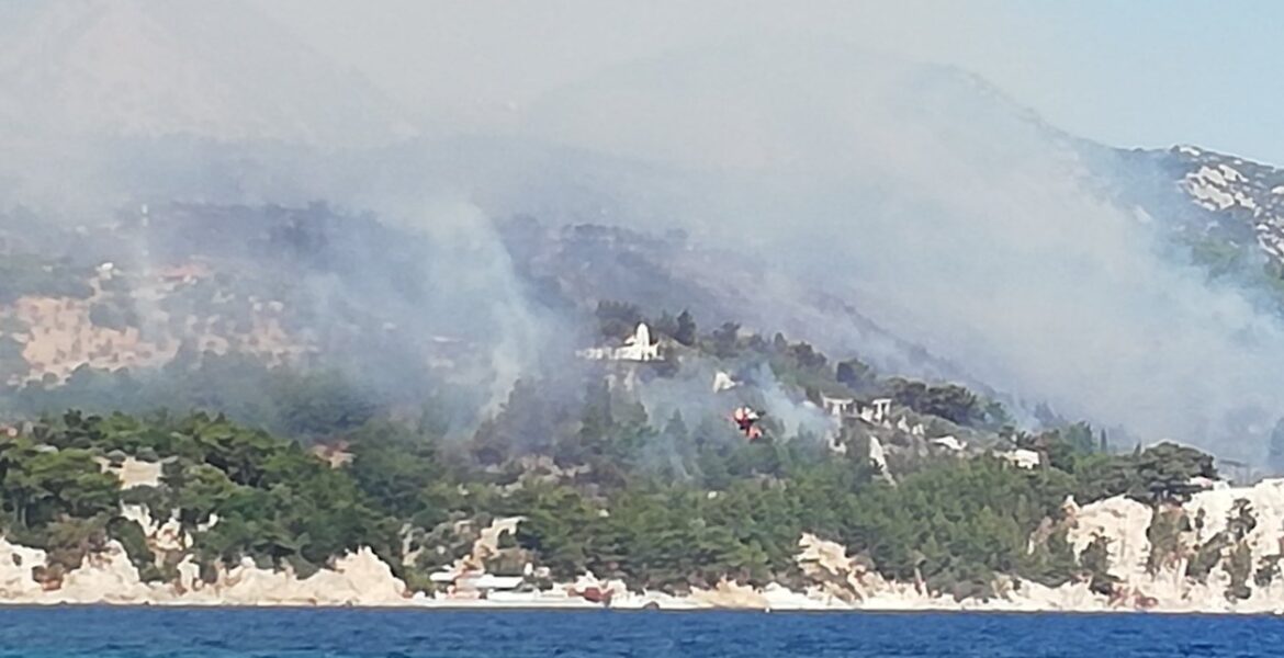 Fire rages on Aegean island of Samos for second day 1