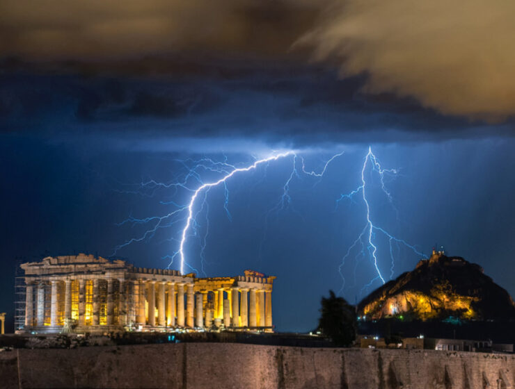 Zeus strikes Greece with 5,000 lightning bolts 7
