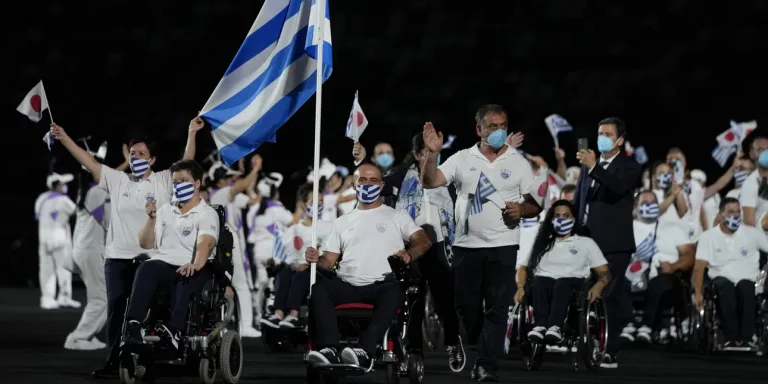 Greek Paralympians enter proudly in parade of nations at Tokyo Paralympics Opening Ceremony