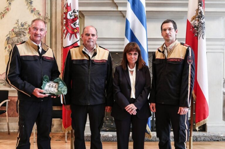 Greek President thanks Austrian volunteer firefighters during official visit