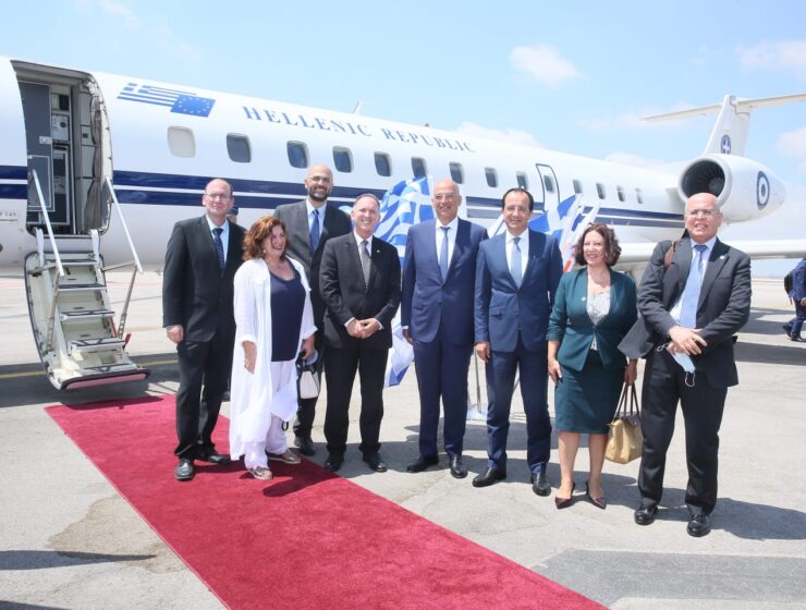 The foreign ministers of Greece, Cyprus and Israel, Nikos Dendias, Nicos Christodoulides and Yair Lapid