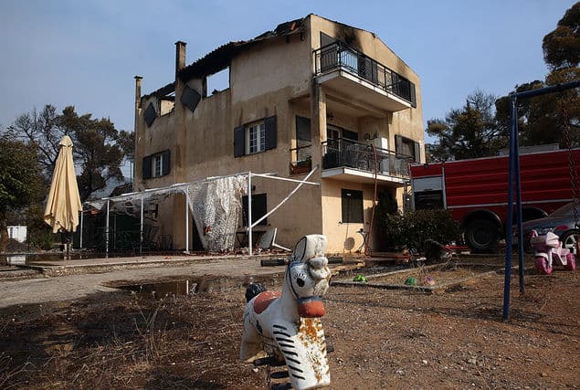 Η Ελλάδα σε εικόνες: Ο παράδεισος καίει σαν κόλαση 4