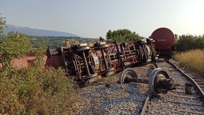 Train wagons loaded with military fuel derailed near Serres 6