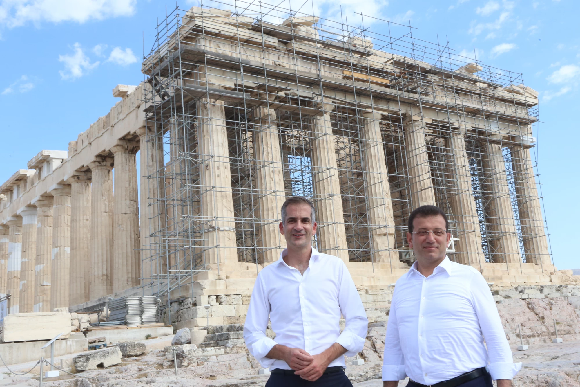 Greek and Turkish mayors together on the sacred hill of the Acropolis 2