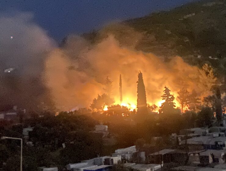 Fire breaks out at migrant camp on Greek island of Samos 6