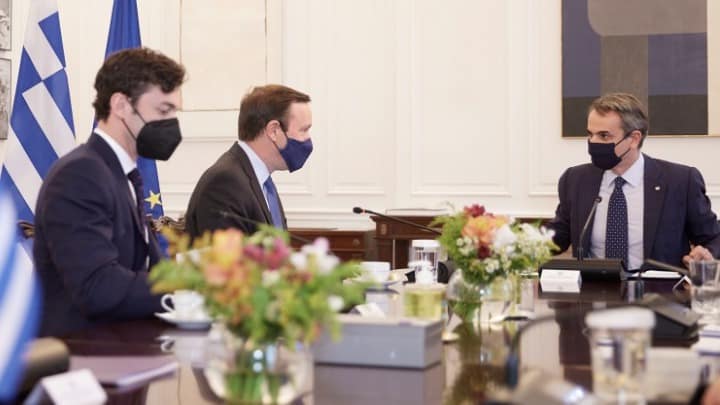 Prime Minister Kyriakos Mitsotakis and visiting US Senators Chris Murphy and Jon Ossoff