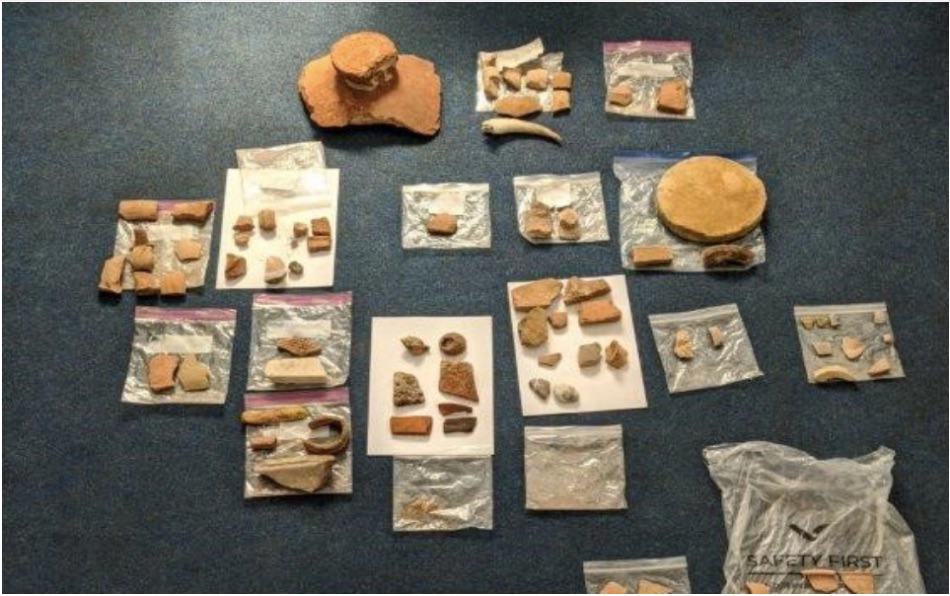 American couple arrested at Athens airport with antiquities  1