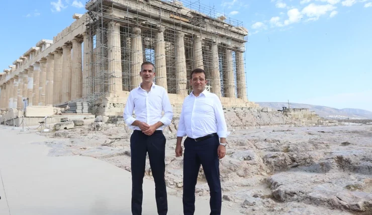 Greek and Turkish mayors together on the sacred hill of the Acropolis 9