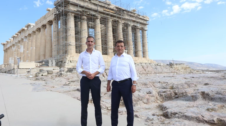 Greek and Turkish mayors together on the sacred hill of the Acropolis 1