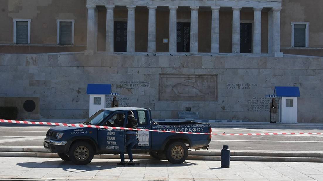 Farmer threatens to detonate Tomb of the Unknown Soldier in Athens (PHOTOS) 2
