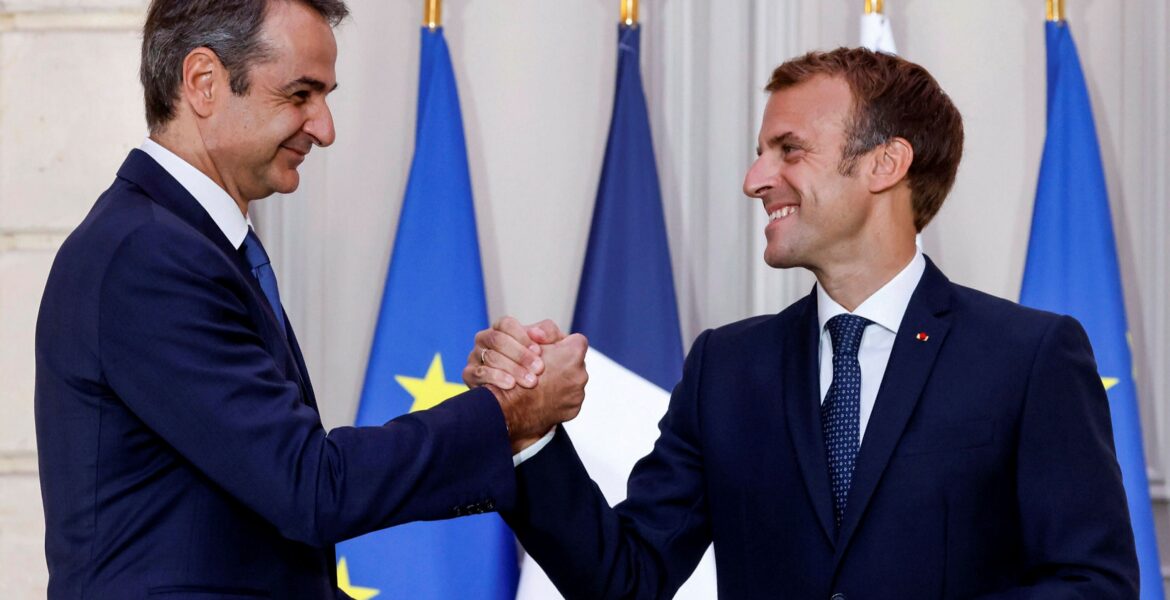 Greek Prime Minister Kyriakos Mitsotakis and French President Emmanuel Macron Varvitsiotis