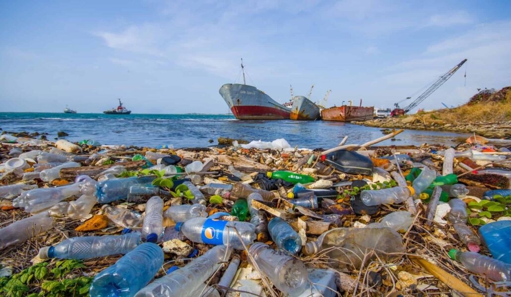 Mediterranean 'drowning' in 3,760 tonnes of plastics claims Greek scientific study 1