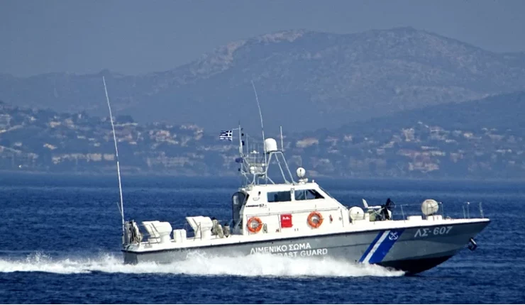Greek authorities rescue 6 Swiss nationals after their boat sink off island of KEA 1